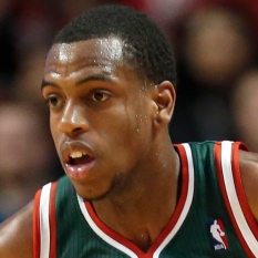 Milwaukee S Khris Middleton Hip Starting On Monday Jordan Nwora To Bench