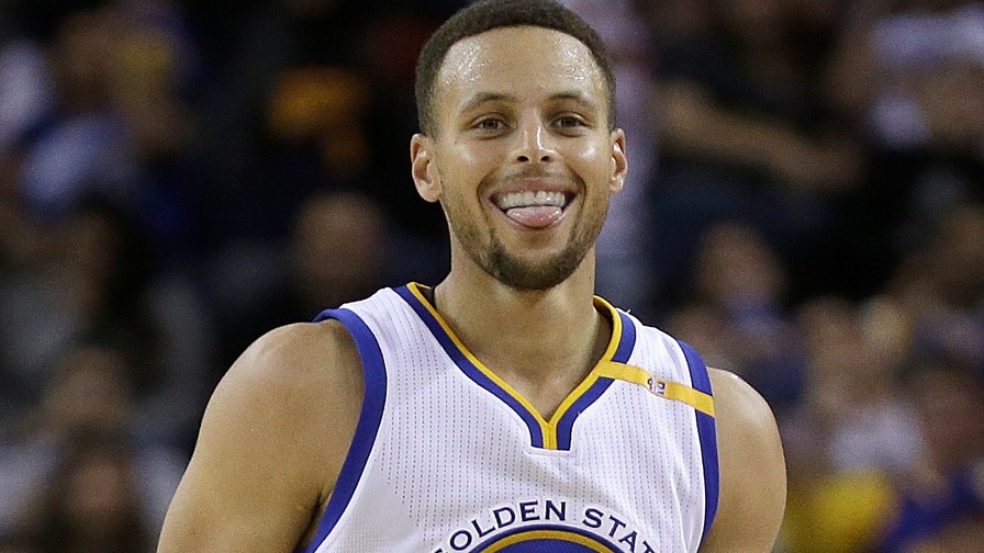 Stephen Curry went 13 of 17 from deep last night, setting an NBA record. Who joined him in the perfect lineup?
