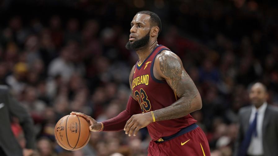 LeBron James put up 55.2 fantasy points Tuesday night to land in FanDuel's perfect lineup. Who joined him?