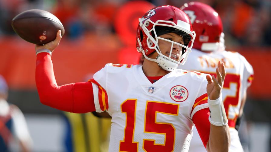 Coming off his fourth straight game with three or more touchdown passes, is Patrick Mahomes worth paying up for to anchor your Week 10 lineups?