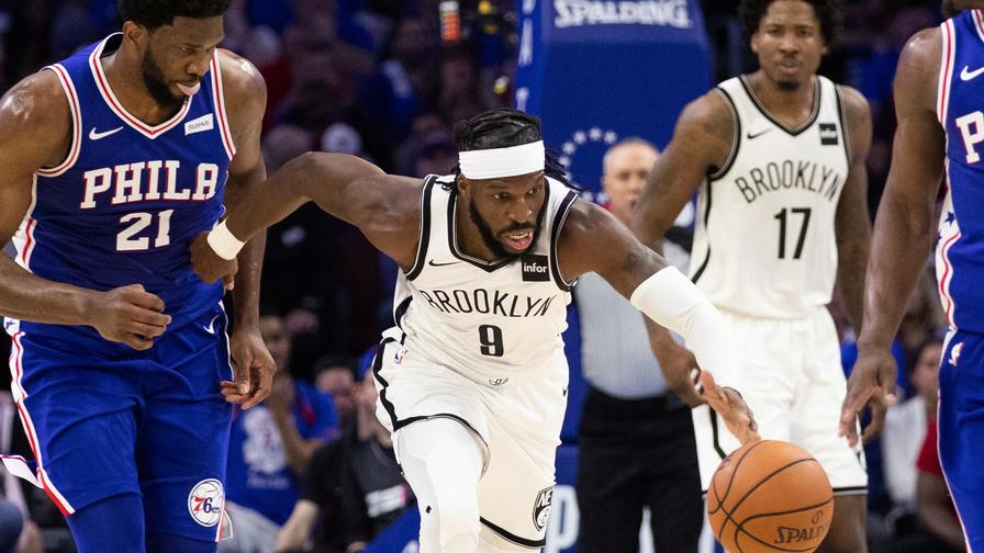 DeMarre Carroll provided value on a slate sorely lacking it, and he wound up being the most popular player on Monday's main slate as a result. Who else garnered attention in NBA DFS?