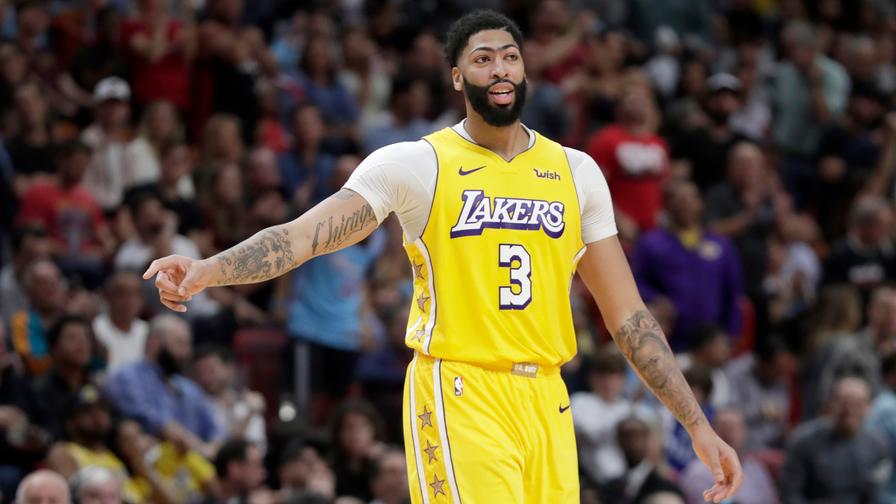 Anthony Davis had a big game against the Bucks, putting up 36 points and 10 rebounds. Who else was on last night's perfect lineup?