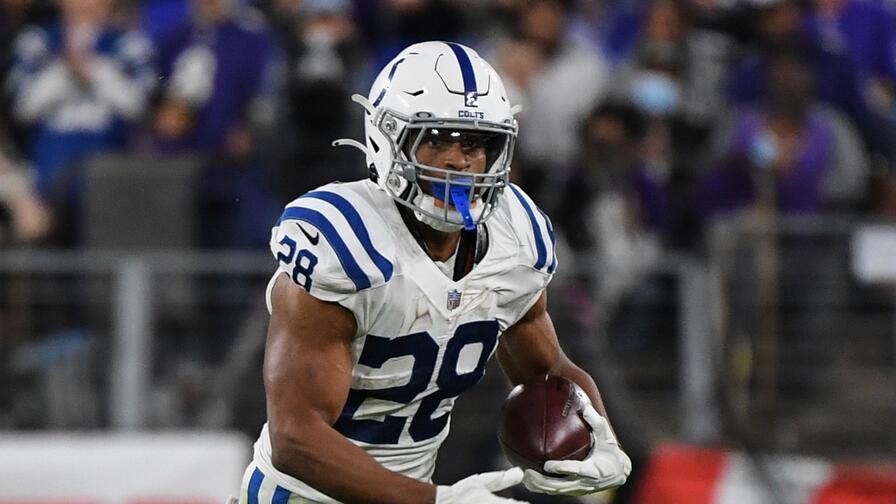 Sunday Night Football Betting: Our Model Likes the Underdog Colts