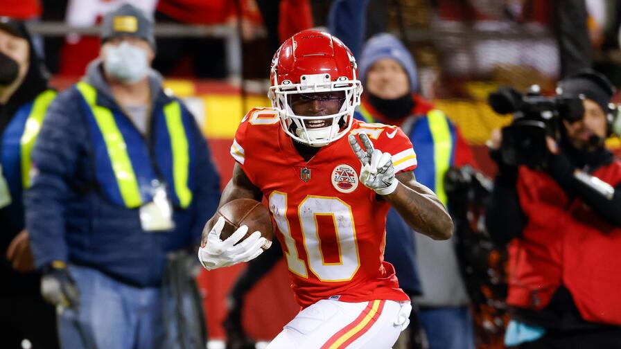 Sannes' Win Total Projections: How the Tyreek Hill Trade Impacts the  Dolphins and Chiefs