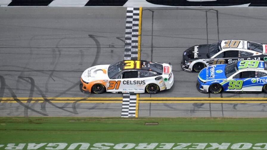 Daytona 500: Vegas sportsbook high on Denny Hamlin